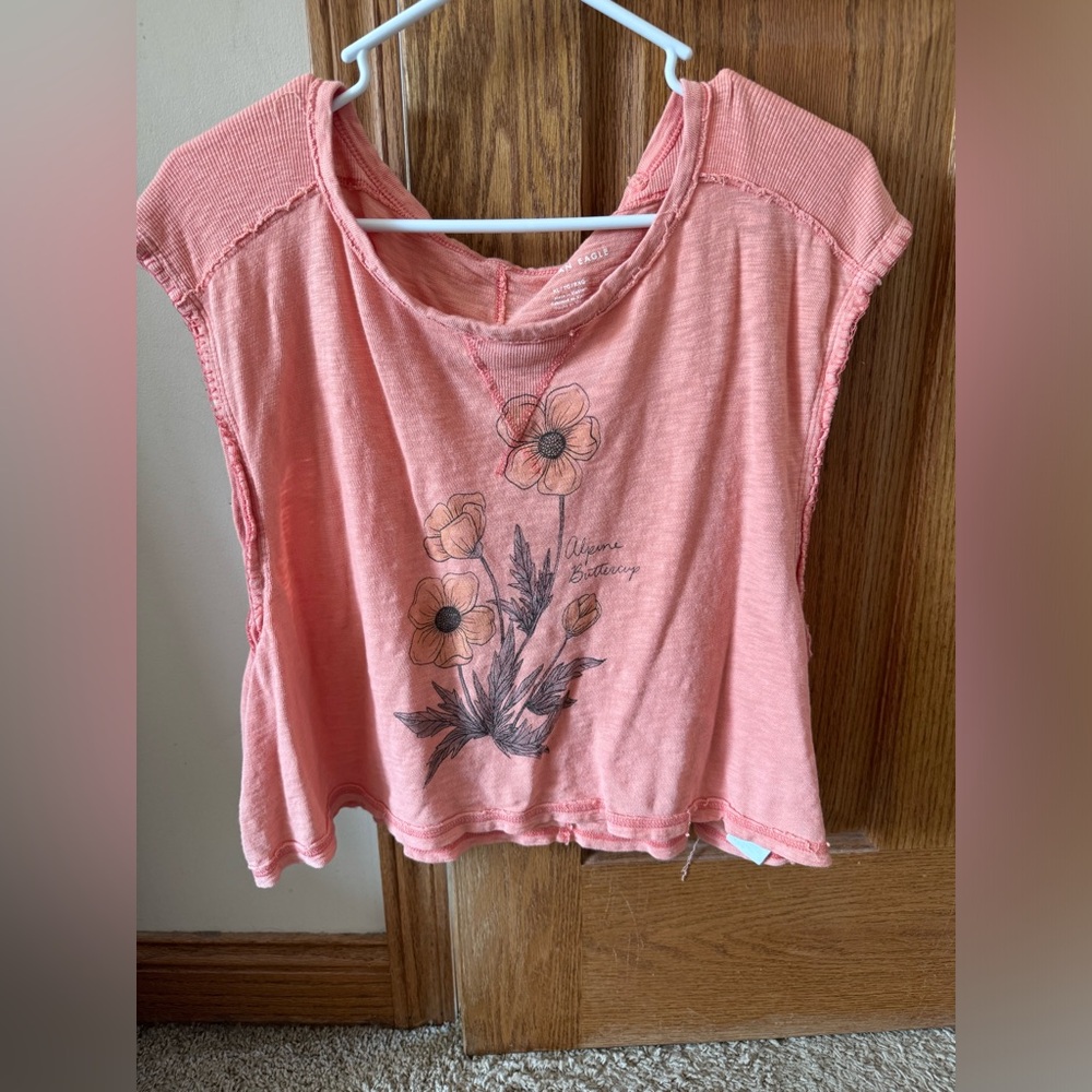 American Eagle women’s size XL, cropped graphic muscle tee, peachy color, EUC